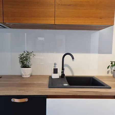 Apple - Gdańska Prywatne Miejsce Parkingowe * Łódź