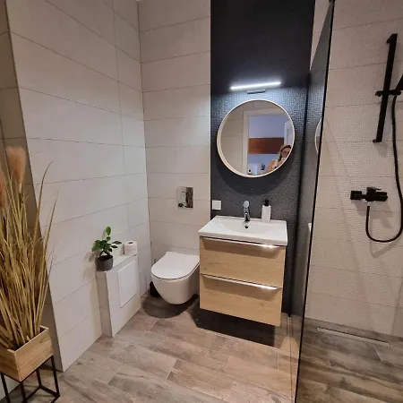 Apple - Gdańska Prywatne Miejsce Parkingowe *